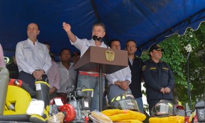 Un respetuoso llamado a los jueces para que permitan generar energía en la Hidroeléctrica de El Quimbo, hizo el Presidente Juan Manuel Santos este miércoles desde Girardot, Cundinamarca.