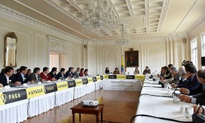 Con no menos de 40 líderes del sector eléctrico colombiano se reunió este sábado el Jefe del Estado, para analizar la necesidad o no de implementar programas de racionamiento de energía.