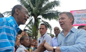 Saludo del Presidente Juan Manuel Santos a los habitantes de Andagoya, Medio San Juan, Chocó, donde posesionó al nuevo Ministro de Ambiente y Desarrollo Sostenible, Luis Gilberto Murillo.