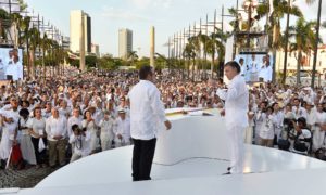 El Presidente Juan Manuel Santos y el jefe de las Farc, Rodrigo Londoño, utilizaron el balígrafo para firmar el Acuerdo Final de Paz.