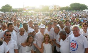 Acompañado por el Vicepresidente, Germán Vargas Lleras, la Ministra de Vivienda, Elsa Noguera y el alcalde de Barranquilla, Alex Char, el Presidente Santos encabezó el evento “Barranquilla celebra la Paz”.
