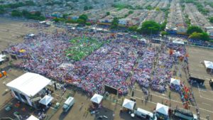 Más de 20.000 personas se reunieron en el evento ‘Barranquilla celebra la paz’, encabezado en el área del Estadio Metropolitano por el Presidente Juan Manuel Santos.
