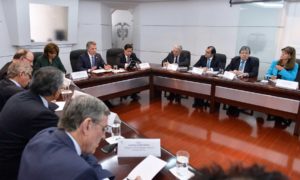 El Presidente Juan Manuel Santos y miembros del equipo negociador se reunieron con el expresidente, Alvaro Uribe en torno al diálogo nacional convocado por el Primer Mandatario.