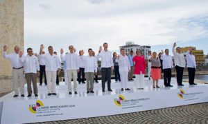 Foto oficial de la XXV Cumbre Iberoamericana de Jefes de Estado y de Gobierno que se reunió este sábado en Cartagena con la participación de los mandatarios y ministros de los 22 países de América y Europa que forman esa comunidad.
