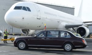 El Presidente de Colombia y funcionarios del Reino Unido parten del Aeropuerto de Stansted hacia Londres, donde el Mandatario inicia este martes una Visita de Estado.