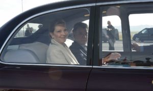 El Presidente Juan Manuel Santos y su esposa María Clemencia Rodríguez de Santos llegaron este lunes al Reino Unido para la primera visita de Estado de un gobernante colombiano a esa nación, por invitación de la Reina Isabel II.