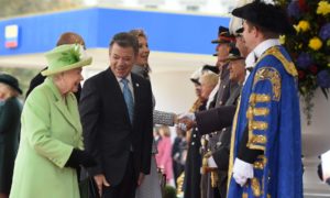 La Reina Isabel II y su esposo, el Príncipe Felipe, Duque de Edimburgo, dieron la bienvenida este martes al Presidente de Colombia y su esposa María Clemencia al comenzar la Visita de Estado al Reino Unido.