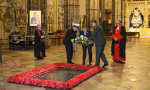 El Presidente Juan Manuel Santos deposita una ofrenda floral en la Tumba del Soldado Desconocido en la Abadía de Westminster, durante su histórica visita de Estado al Reino Unido.
