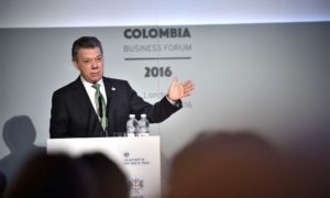 El Presidente Juan Manuel Santos destacó en un encuentro de empresarios los logros en materia económica y social de su Gobierno y dijo que los acuerdos de paz atraerán más inversión a Colombia.