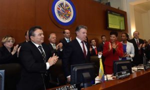 Respaldo unánime a los esfuerzos del Presidente Santos por lograr la paz, brindó el Consejo Permanente de la OEA, cuyos miembros felicitaron el otorgamiento del Premio Nobel de Paz.