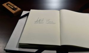 Página del nuevo Acuerdo de Paz con las firmas del Presidente de la República, Juan Manuel Santos, y máximo líder de las Farc, Rodrigo Londoño Echeverri, conocido como ‘Timoléon Jiménez’.