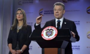 El Presidente Juan Manuel Santos, acompañado por la ministra de Educación, Yaneth Giha, expresó su satisfacción por los resultados obtenidos en las rigurosas pruebas PISA, en las que Colombia quedó entre los tres únicos países que mejoraron su desempeño.