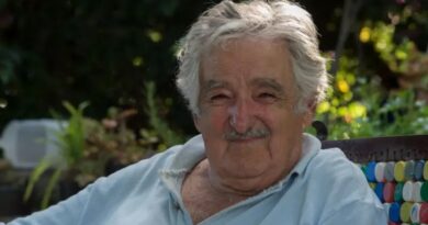 José Pepe Mujica el  “Presidente más pobre del mundo” Vivió en concordancia con su manera de pensar ◇ QDEP