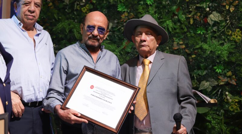 Gracias por la distinción, amigos de la Asociación de Ingenieros Químicos del Atlántico